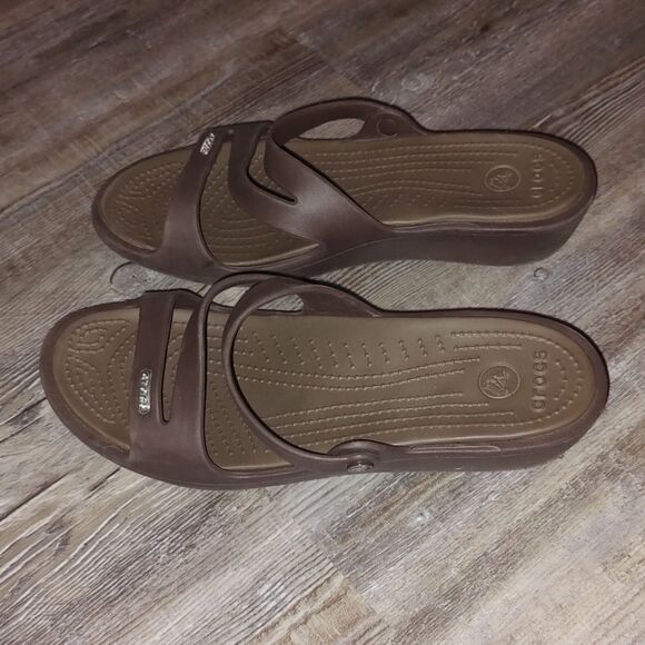 CROCS Patricia Wedge Sandals Brown  Sz 9  EUC - Picture 3 of 7